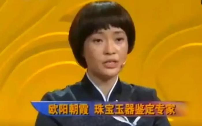 男子送老婆价值8万的翡翠手镯当结婚礼物，经鉴定后竟说：继续买