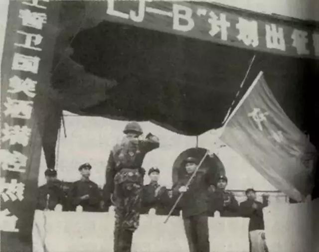 别管我，先救队长！蓝剑B行动，中国第一次直播惨烈的对越反击战