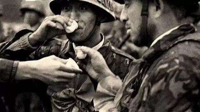 别管我，先救队长！蓝剑B行动，中国第一次直播惨烈的对越反击战
