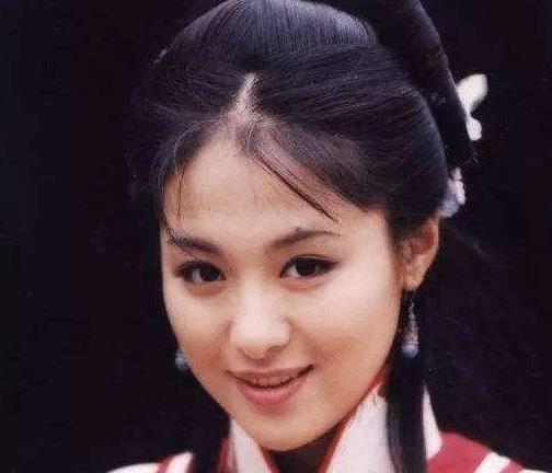 有种毁容叫“沈傲君”,年轻时美的不可方物,如今43岁胖到不敢认