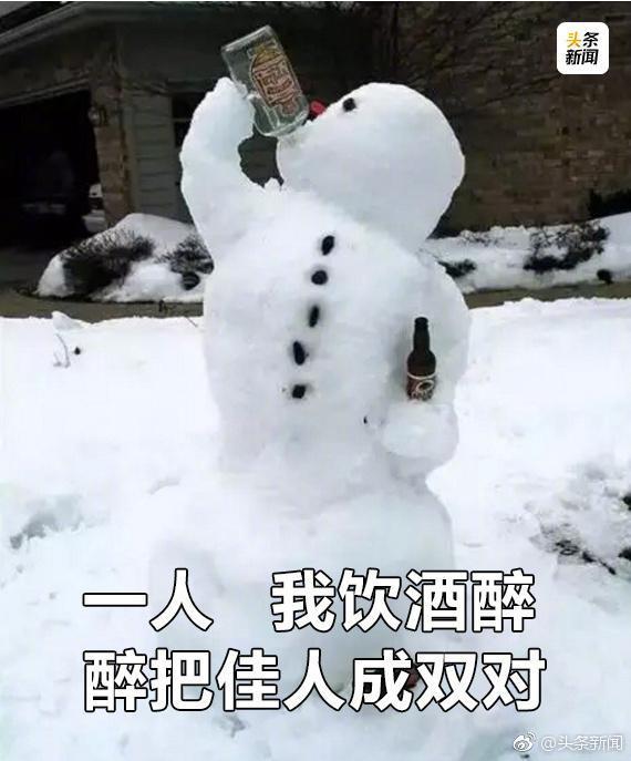 搞笑段子：雪人堆得不正经！雪都被玩坏了，简直搞笑死了！