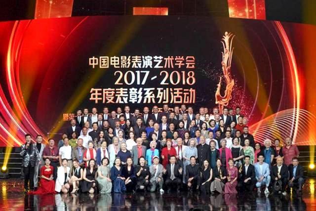 她是达式常首位银幕恋人，成名于《年轻的一代》，女儿是邬君梅