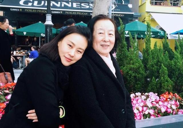 她是达式常首位银幕恋人，成名于《年轻的一代》，女儿是邬君梅