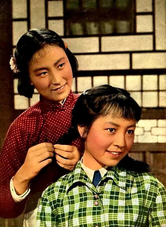 她是达式常首位银幕恋人，成名于《年轻的一代》，女儿是邬君梅