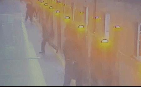 上海男孩深夜地铁上睡过头25个站? 真相却是