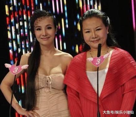 她是“中国第一裸模”, 靠大尺度炒作走红, 现变肥肉大妈街头捞金