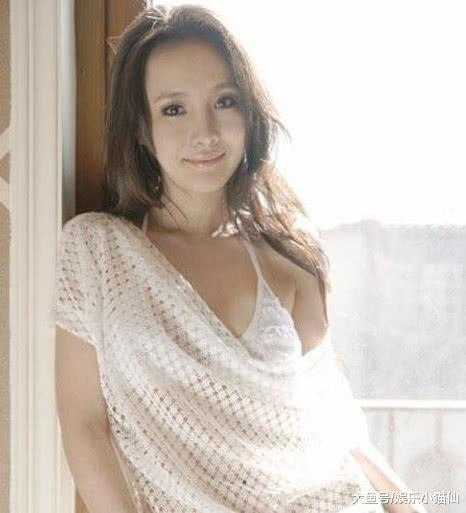 她是“中国第一裸模”, 靠大尺度炒作走红, 现变肥肉大妈街头捞金