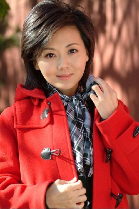 央视“台花”柴璐，43岁仍独身一人，单身生活惹网友羡慕