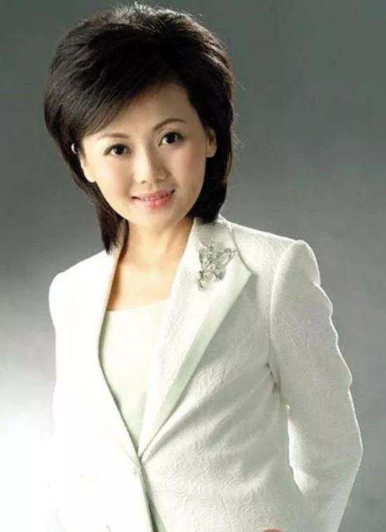 央视“台花”柴璐，43岁仍独身一人，单身生活惹网友羡慕