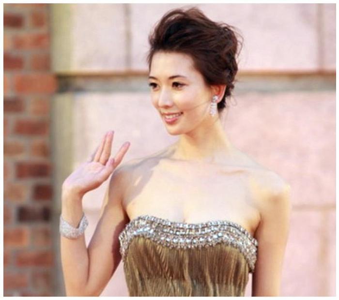 纠缠17年,林志玲婚前KTV激吻言承旭!老公知道了会酸吗?