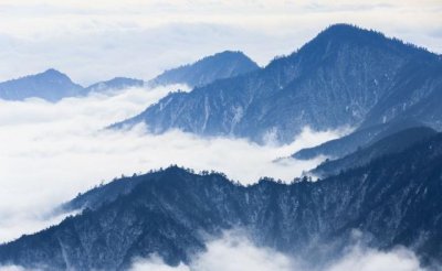 ​四川这雪山景色优美，因收费如今无人问津，游客：跟雪乡一个样