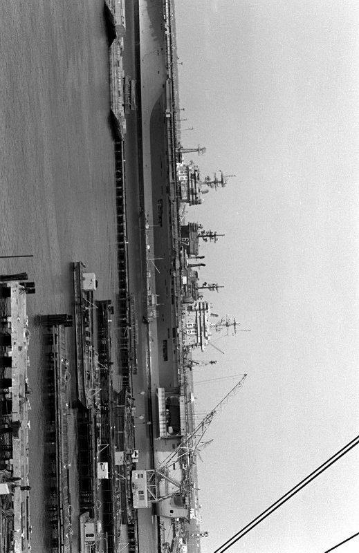诺福克海军基地（Norfolk Naval Base）是美国海军设于弗吉尼亚州诺福