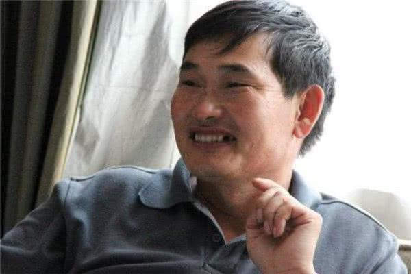 朱之文妻子近照,为拴住丈夫的心浓妆艳抹,大衣哥6字回应安其心
