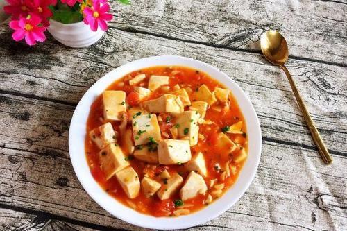 西红柿炖豆腐怎么做好吃 西红柿炖豆腐的做法 西红柿炖豆腐怎么做好吃 西红柿炖豆腐的做法