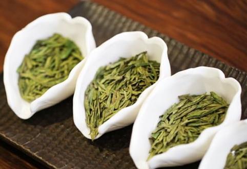 龙井用多少度的水泡 龙井用什么水泡最好 龙井用多少度的水泡 龙井用什么水泡最好
