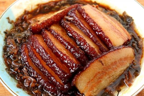 梅菜扣肉用什么肉最好 梅菜扣肉是甜的还是咸的 梅菜扣肉用什么肉最好 梅菜扣肉是甜的还是咸的