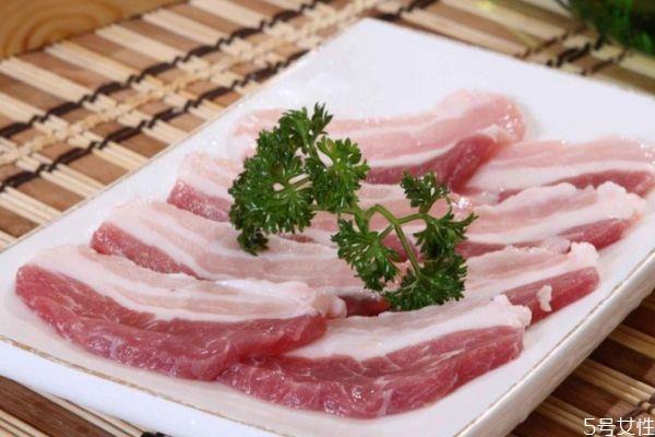 三层肉可以炒什么 三层肉怎么做好吃 三层肉可以炒什么 三层肉怎么做好吃