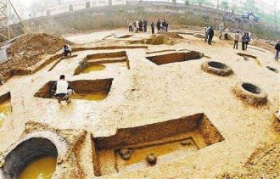 ​张无忌为什么把明教传给明太祖朱元璋,而不是杨逍
