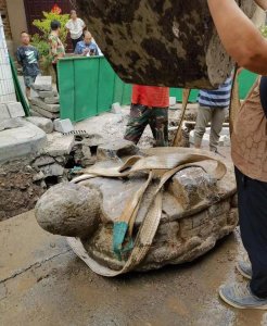 ​湖南武冈一工地挖出一只数千斤重石龟，此前已发现两只，当地：正研究保护方案