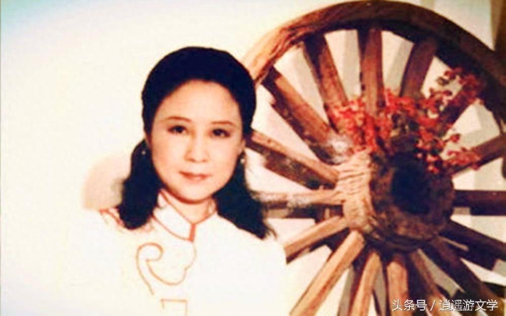 琼瑶罕见早年照片:气质美女,金庸远亲,经历就像一部小说