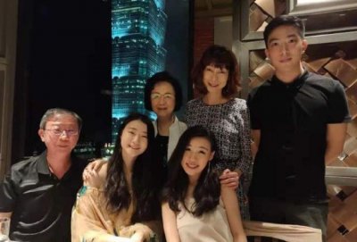 ​81岁琼瑶近照曝光举止优雅：当你老了你是否依然优雅高贵