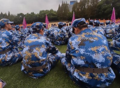 ​恶劣！女学生跳舞不慎走光，火辣外露视频流出，涉事学院：已报警