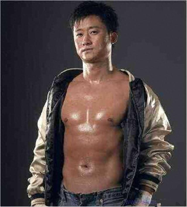 12位功夫巨星的肌肉各具特点,但是李小龙的至今无人超越
