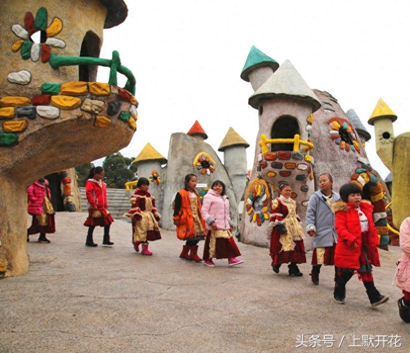 在昆明居然还藏着个矮人村,100多个袖珍人在此安居乐业