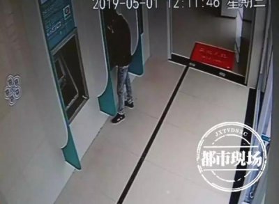 ​男子捡到一手机，转了9900元后又退了回去，最后却还是被抓了