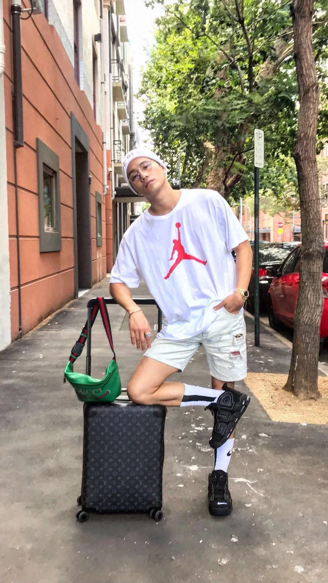 壁纸：《外星女生柴小七》，男主徐志贤，真真的霸道总裁的人设
