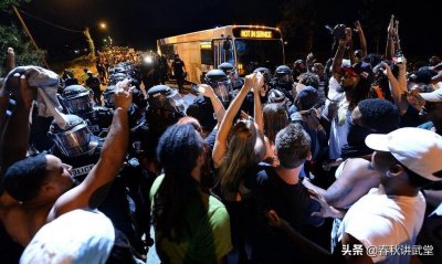 ​火箭弹轰炸美使馆，巨大爆炸声响彻天空，警报声不断响起