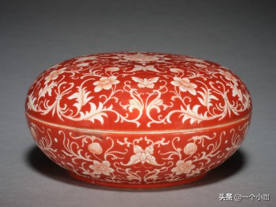 ​中华艺术的瑰宝：十五件清代瓷器的绝美风采