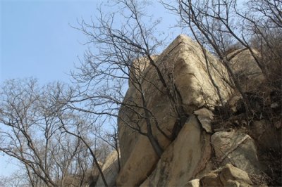 ​山东四大名山之一徂徕山，海拔超千米，风光优美，古迹众多