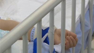 ​2岁男孩误喝蚊香液发热抽搐送进ICU 医生：无特效解药