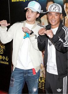 ​张柏芝33岁弟弟张柏文近照曝光 姐姐提携带进娱乐圈 签约成为歌星