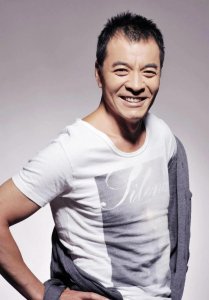 ​刘威：娶化妆师王晓宇，51岁老来得子，65岁依旧在努力拍戏