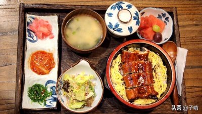 ​精致摆盘的鳗鱼饭套餐，59元一份有好几个小盘，七七八八吃完饱了