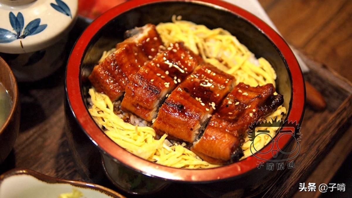精致摆盘的鳗鱼饭套餐,59元一份有好几个小盘,七七八八吃完饱了