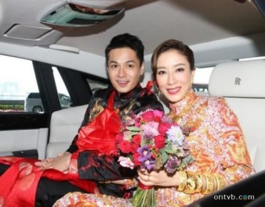 ​杨怡罗仲谦结婚1周年甜蜜晒恩爱，袁伟豪任摄影师！