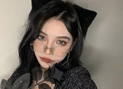 ​女朋友还跟前男友联系怎么办呀