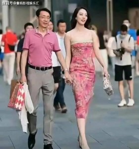 ​原北京环球公司“小东”往事曝光：整容后升职，每天4点30分下班