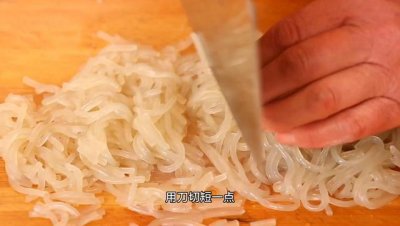 ​分享河南特色美食：红薯粉条蒸焖子，颜色透亮，弹性十足，特好吃