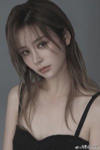 ​美女演员邱意浓迷人美照欣赏