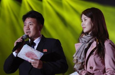 ​朝鲜女演员，舞台上好看，生活中的素颜更好看