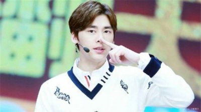​网传L姓小鲜肉吸毒被抓 李易峰躺枪否认怒斥造谣者