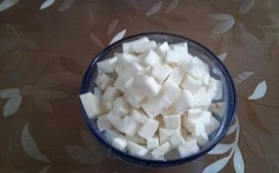 ​椰子怎么打开吃椰肉简单方便（椰子肉怎么简单弄出来 椰子肉怎么吃好吃)