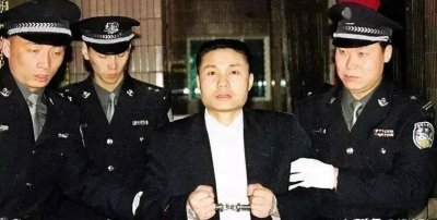 ​不幸的童年影响了悍匪张君和白宝山的一生