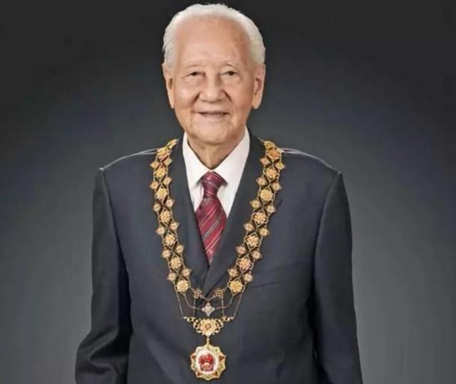 八名共和国勋章获得者简历（功勋八位共和国勋章获得者）(3)