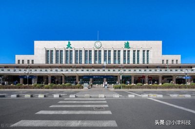 ​辽宁省大连市开往广东省广州市的特快列车，要行驶3200公里