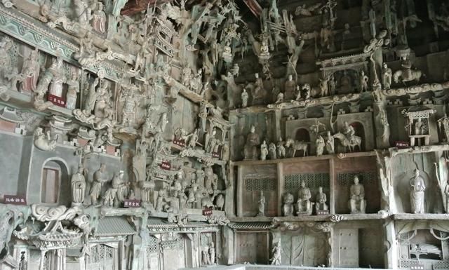 天池在哪，珠穆朗玛峰九寨沟张家界火焰山长白山天池黄果树瀑布分别在哪里？图4